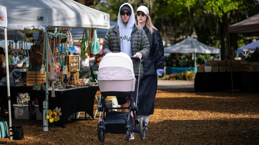 Robert Pattinson Wife